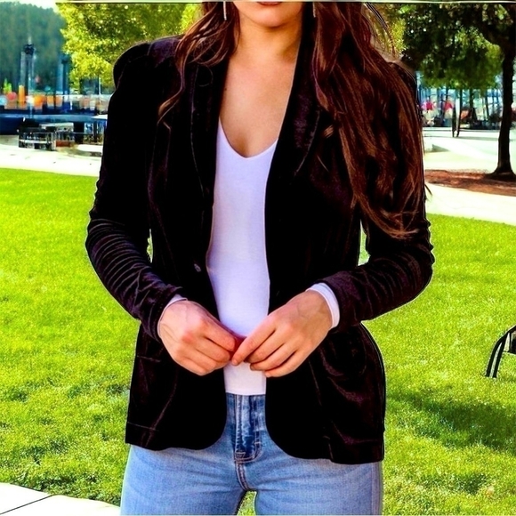 Stylish & Trendy! SASKIA Sport Black Gold Button Velvet Women’s Blazer Jacket - Picture 1 of 8
